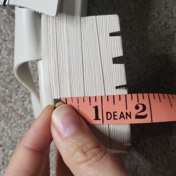 Old navy t-strap bone cream platform sandal size 9 - Picture 5 of 5